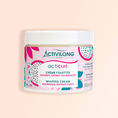 Packshot de la crème fouettée Acticurl sur fond crème