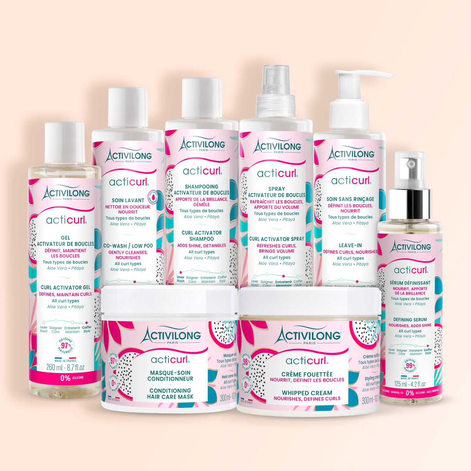 Packshot des 8 produits de la gamme Acticurl sur fond crème 