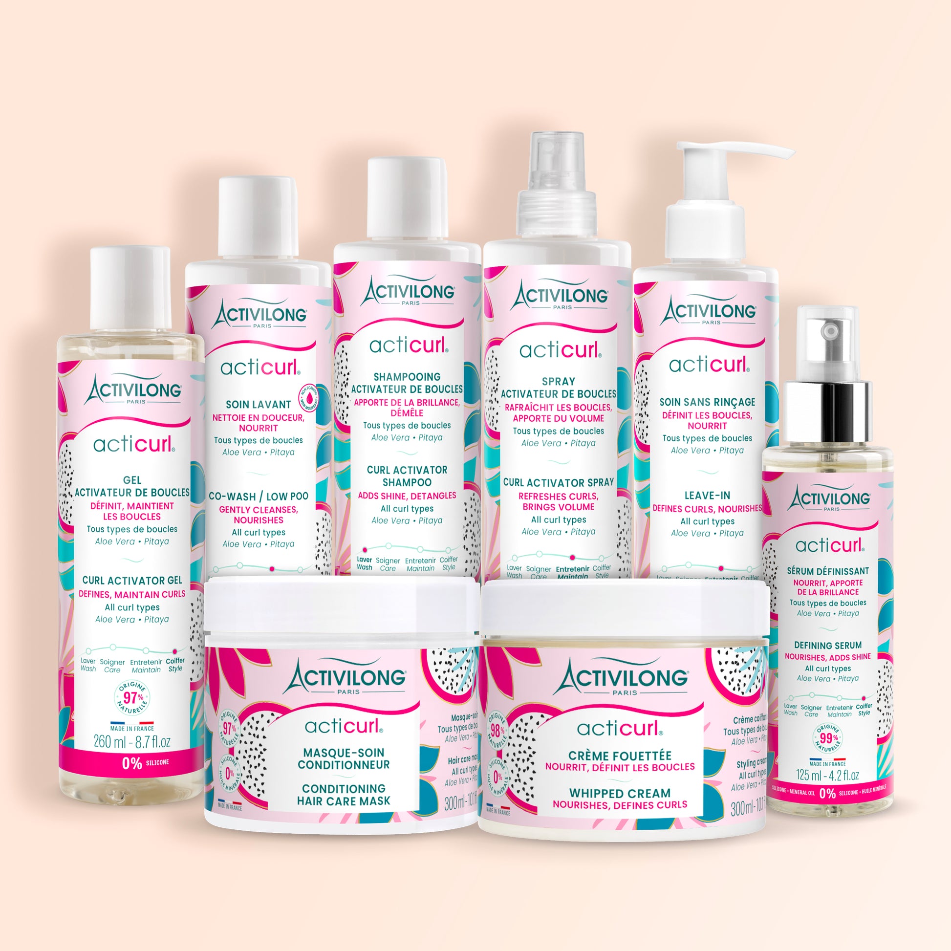Packshot des 8 produits de la gamme Acticurl sur fond crème 