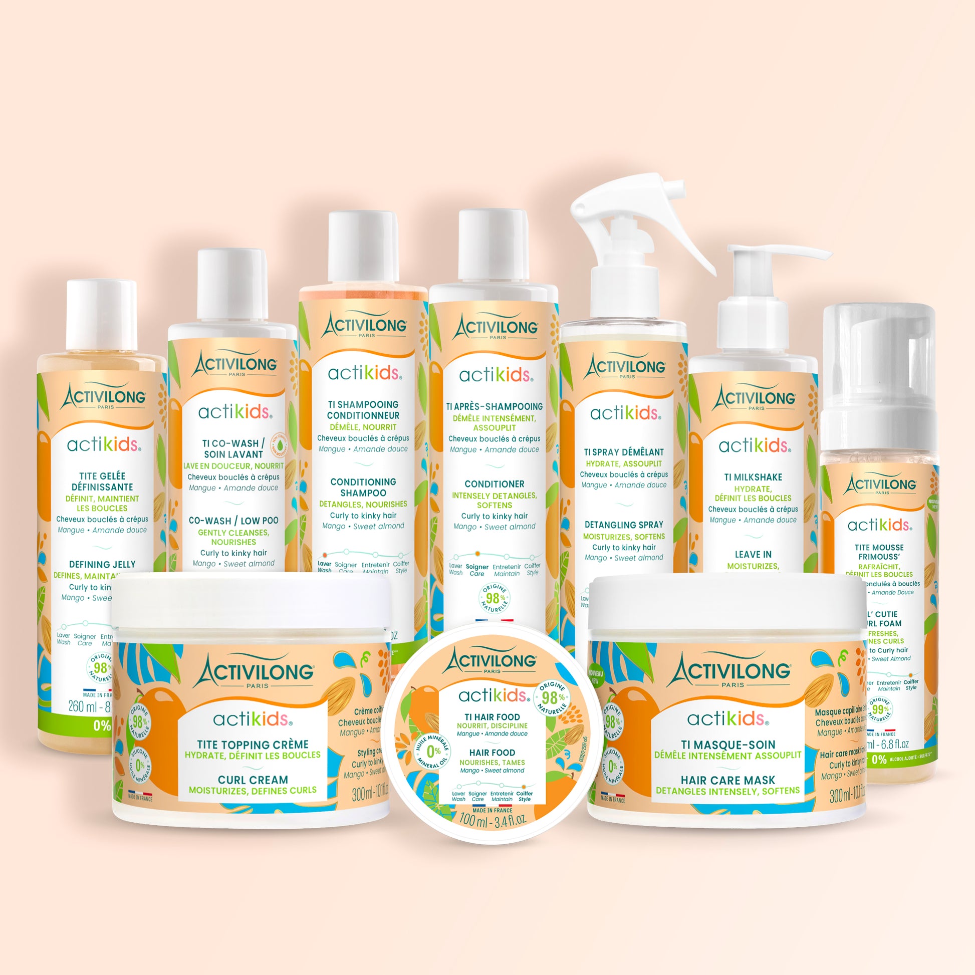 Les dix produits de la gamme Actikids d'Activilong réunis sur fond rosé : la Tite gelée définissante, le Ti Co-Wash soin lavant, le Ti Shampooing Conditionneur, le Ti Après-shampooing, le Ti Spray démêlant, le Ti Milkshake, la Tite Mousse Frimouss', la Tite Topping crème, le Ti Hair Food et le Ti Masque-soin.