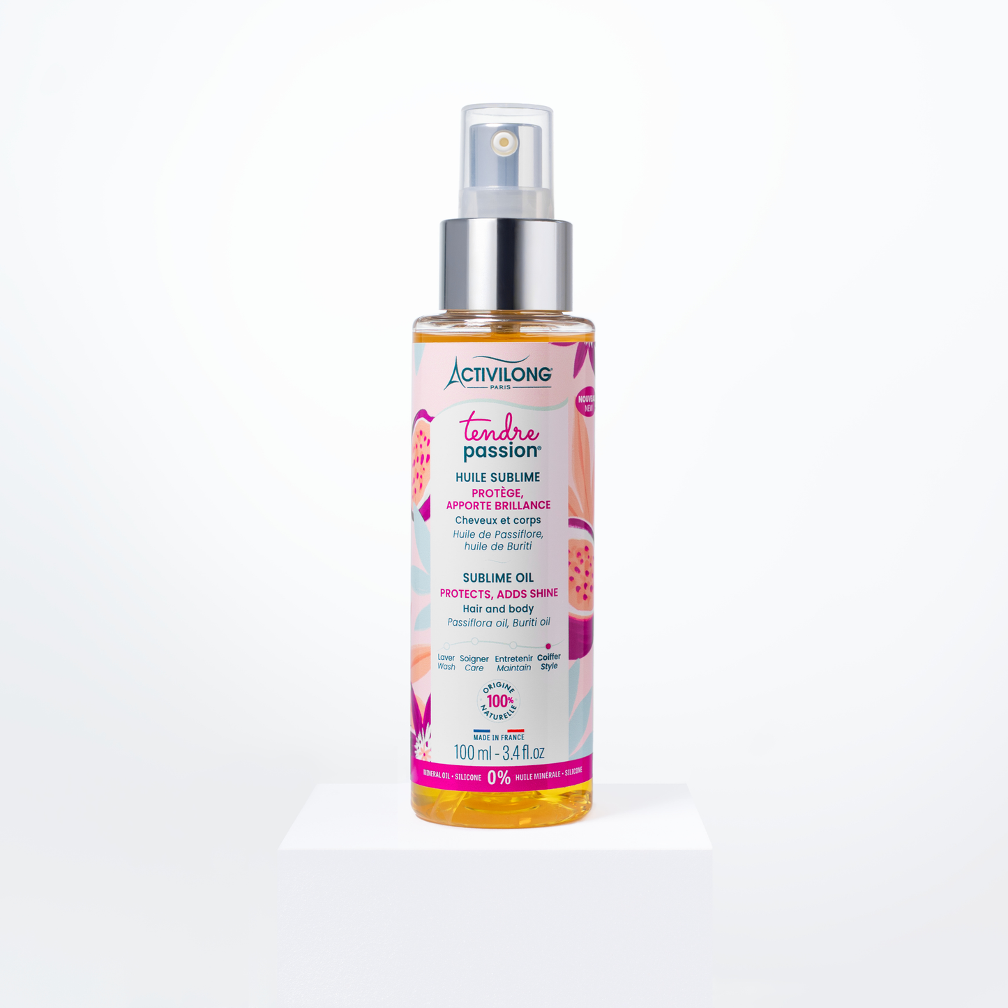 Packshot de l'huile sublime sur présentoir blanc