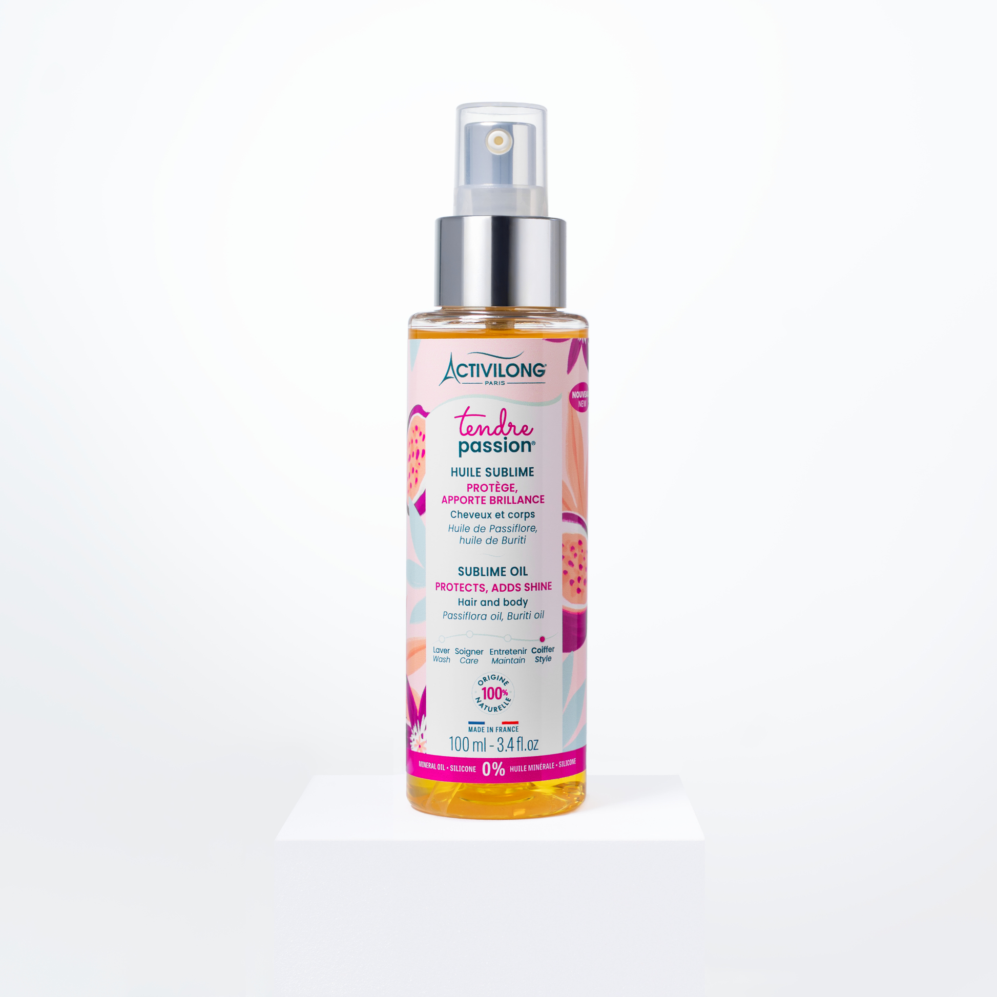 Packshot de l'huile sublime sur présentoir blanc