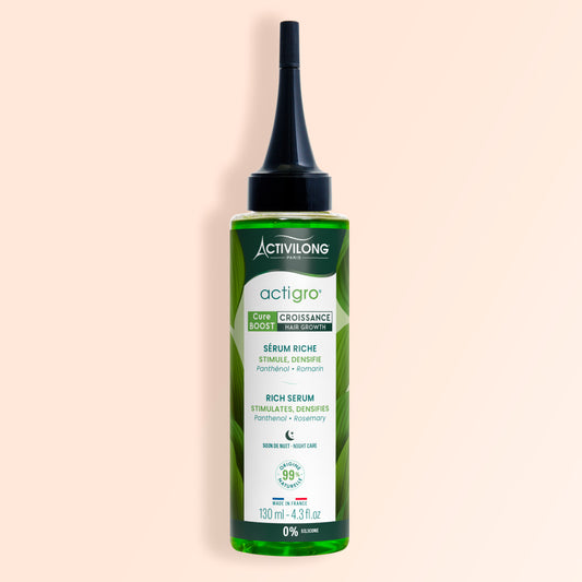 Packshot du flacon de 130 ml du Sérum Riche Actigro sur fond crème