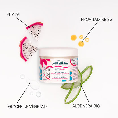 Visuel d’un Pot de la Crème Fouettée Acticurl entouré de ses actifs, pitaya, provitamine B5, glycérine végétale et aloe vera bio sur fond blanc