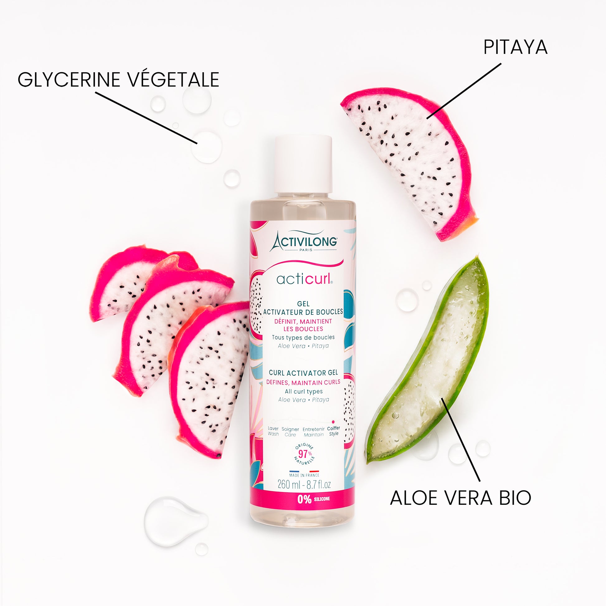 Visuel du flacon Gel activateur de boucles Acticurl Activilong entouré de ses actifs légendés, tranches de pitaya et d'aloe vera bio sur fond blanc