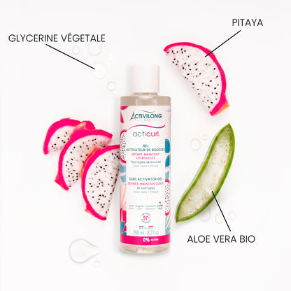 Visuel du flacon Gel activateur de boucles Acticurl Activilong entouré de ses actifs légendés, tranches de pitaya et d'aloe vera bio sur fond blanc