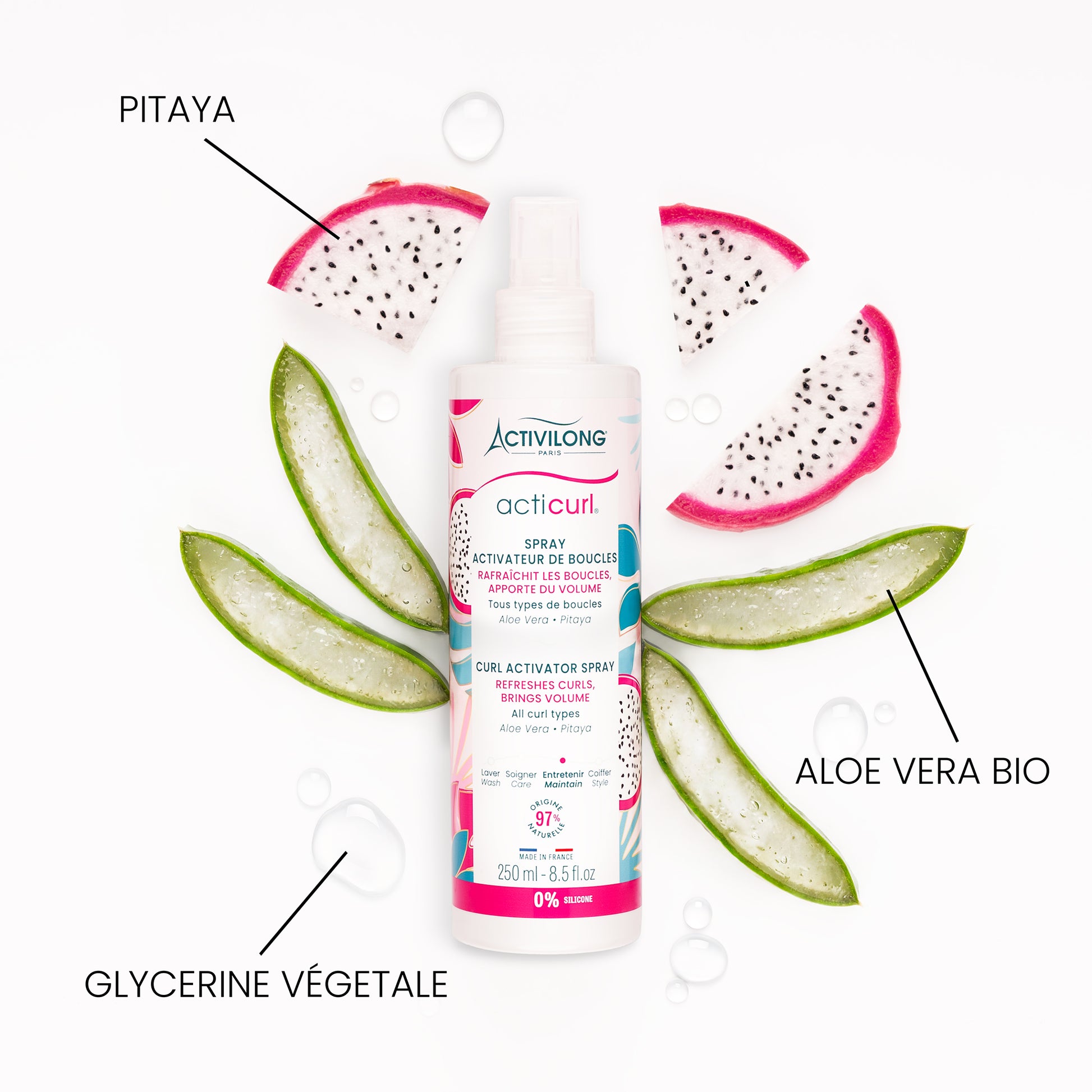 Visuel d'un Flacon du Spray Activateur de Boucles Acticurl entouré de ses actifs pitaya, aloe vera bio et glycérine végétale