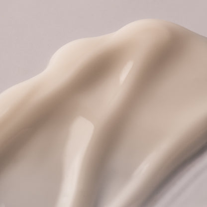 Visuel de la texture onctueuse du Soin Sans Rinçage / Leave-In Acticurl en gros plan sur fond neutre