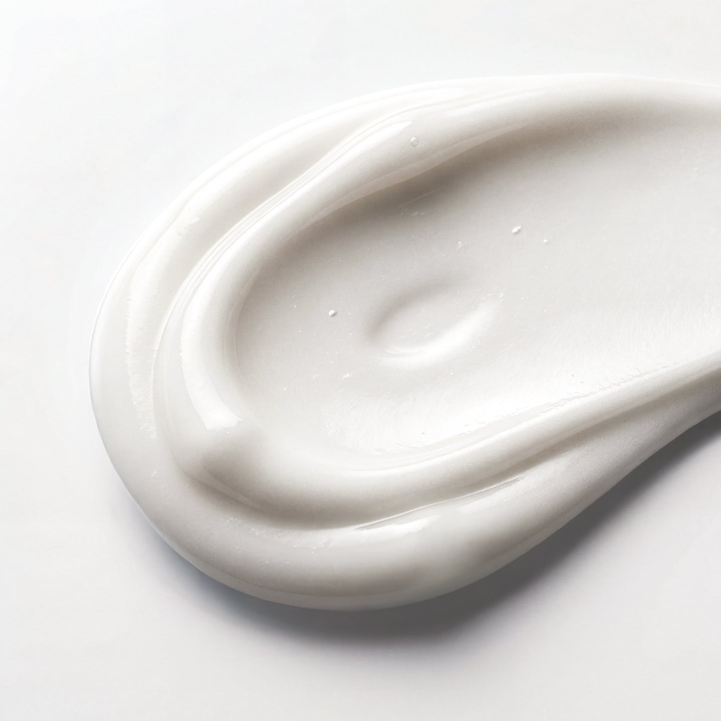 Visuel de la texture onctueuse du Ti Après-Shampooing Actikids étalée sur fond blanc